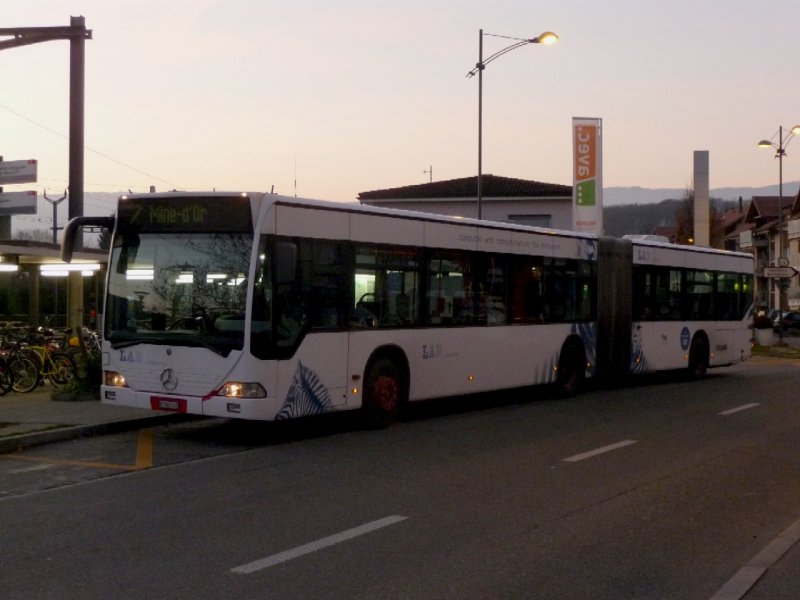 VB Biel - Mercedes Citaro Gelenkbus Nr.142  BE  560142 mit Werbung eingeteilt auf der Linie 7 unterwegs in Brgg am 15.11.2008