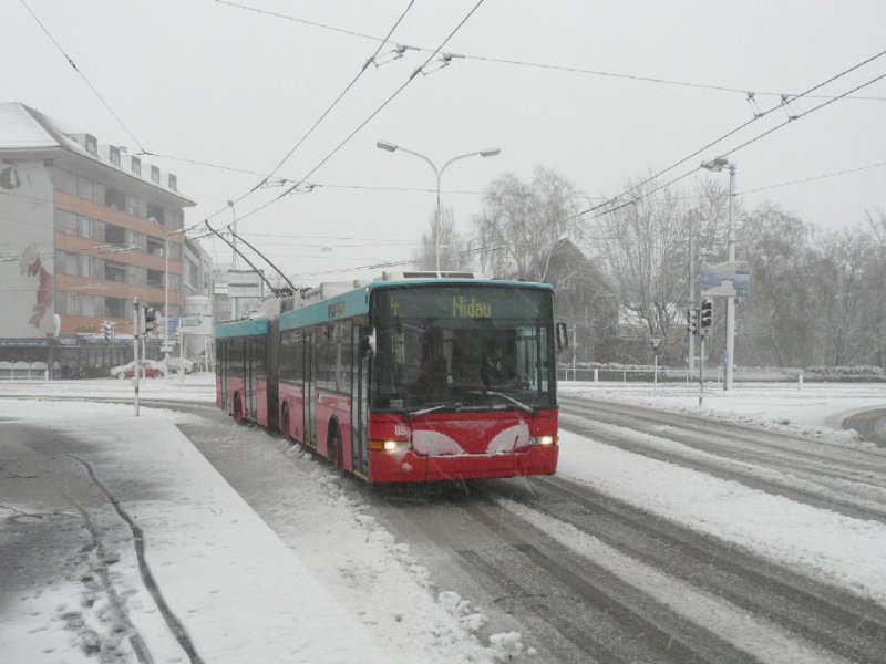 VB Biel - NAW Trolley Nr.85 unterweg nach Nidau um 08.05 Uhr am 21.03.2008