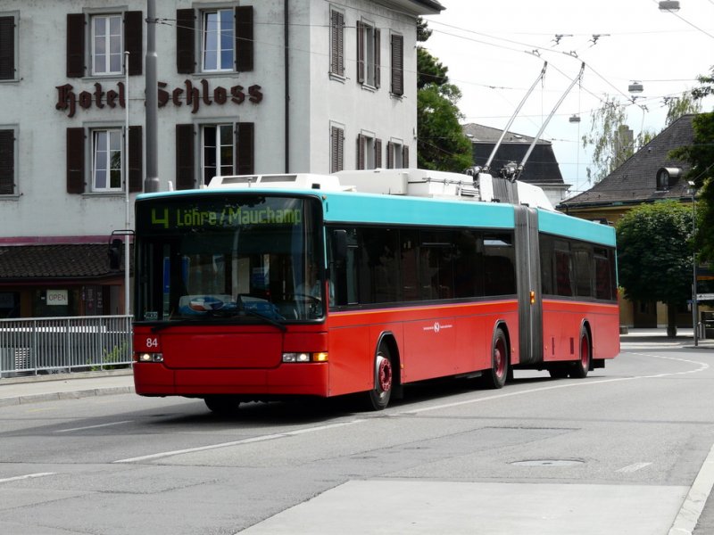 VB Biel - NAW Trolleybus Nr.84 unterwegs auf der Linie 4 in Nidau am 21.06.2009