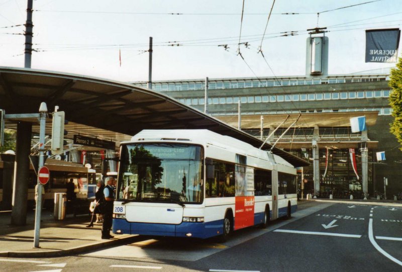 VBL Luzern Nr. 208 Hess/Hess Gelenktrolleybus am 15. August 2009 Luzern, Bahnhof