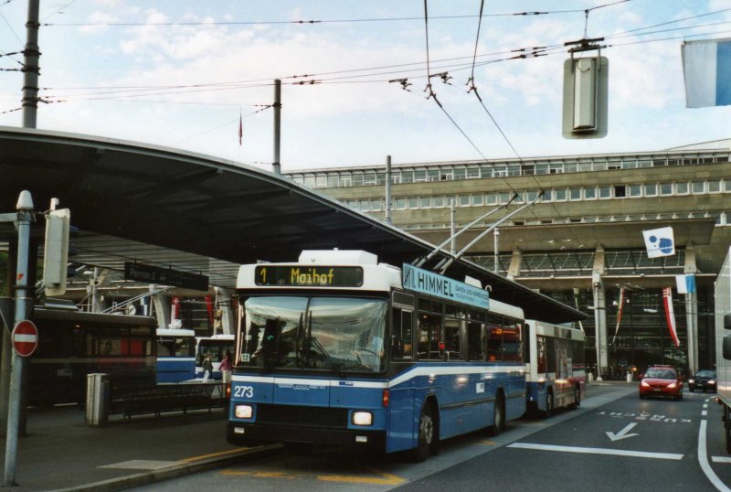 VBL Luzern Nr. 273 NAW/R&J-Hess Trolleybus am 20. Juli 2009 Luzern, Bahnhof