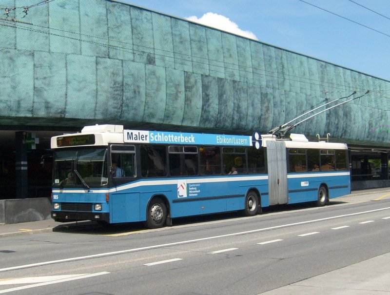 vbl - NAW / Hess Gelenktrolleybus 185 bei der Haltestelle Brelstrasse am 10.6.2009