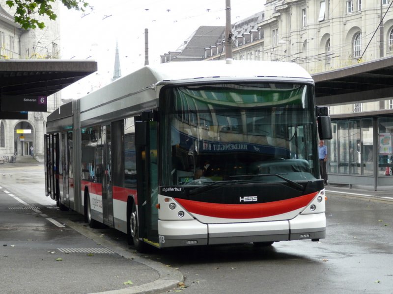 VBSG - Hess-Swisstrolleybus BGT-N2C Nr.173 abgebgelt bei den Haltestellen vor dem Bahnhof St.Gallen am 21.06.2009