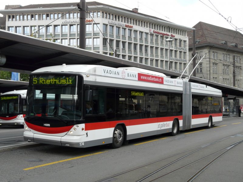 VBSG - Hess-Swisstrolleybus BGT-N2C Nr.174 unterwegs auf der Linie 5 bei den Haltestellen vor dem Bahnhof St.Gallen am 21.06.2009