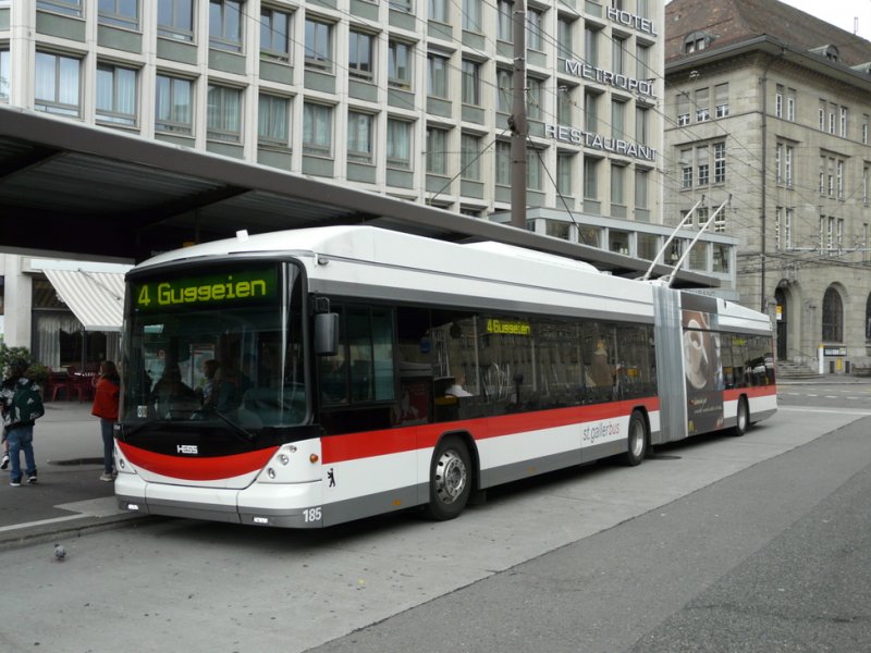 VBSG - Hess-Swisstrolleybus BGT-N2C Nr.185 unterwegs auf der Linie 4 bei den Haltestellen vor dem Bahnhof St.Gallen am 21.06.2009