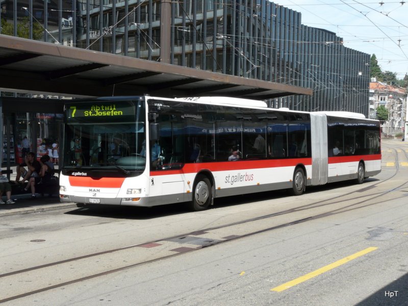 VBSG - MAN Lion`s City Bus Nr.282  SG 198282 unterwegs auf der Linie 7 bei den Haltestellen vor dem Bahnhof St.Gallen am 16.08.2009