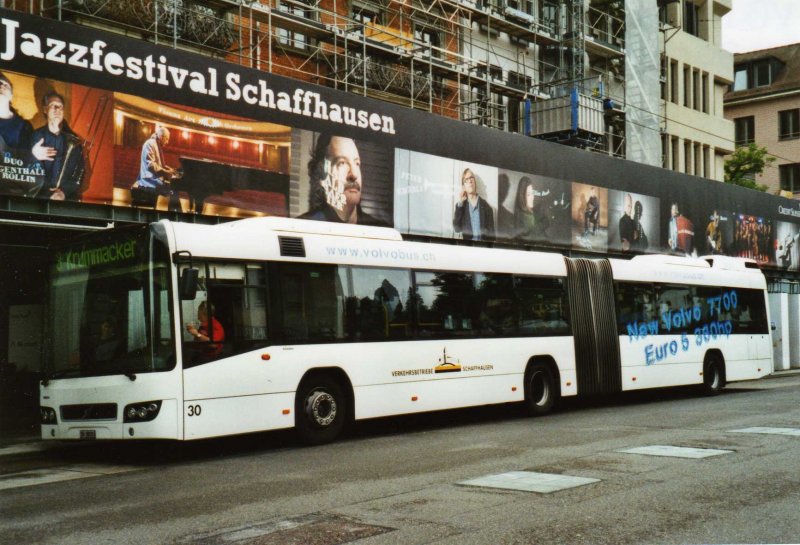 VBSH Schaffhausen (angemietet) Nr. 30/SH 38'030 Volvo am 6. Juni 2009 Schaffhausen, Bahnhof