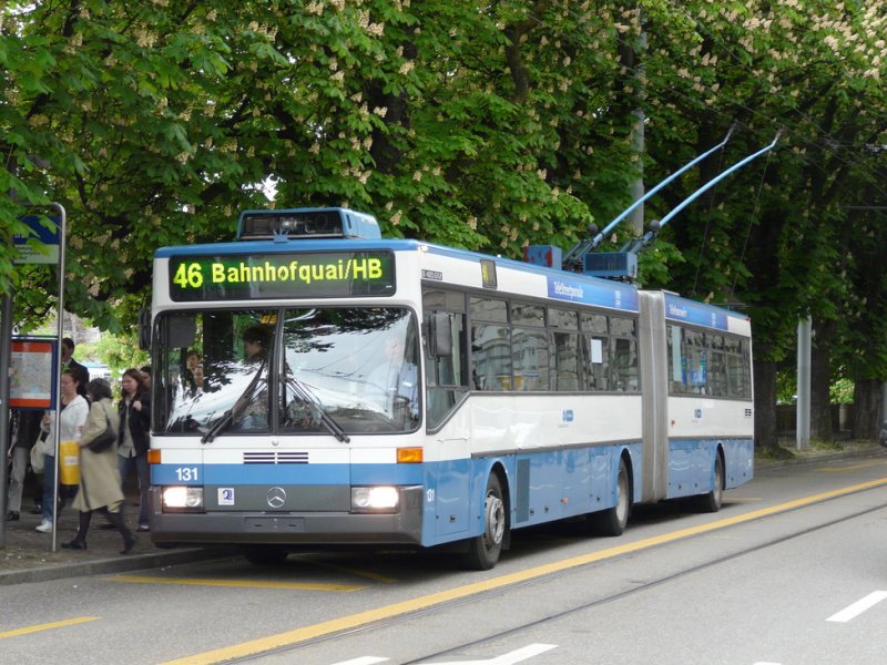 VBZ - Mercedes O 405 GTZ Trolleybus  Nr.131 unterwegs auf der Linie 46 in der Stadt Zrich am 06.05.2009