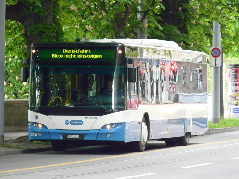 VBZ - Neoplan Bus Nr.245 ZH  726245 unterwegs auf einer Diesntfahrt in der Stadt Zrich am 06.05.2009