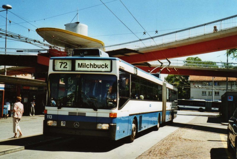 VBZ Zrich Nr. 113 Mercedes O 405GTZ Gelenktrolleybus am 17. Juni 2009 Zrich, Bucheggplatz