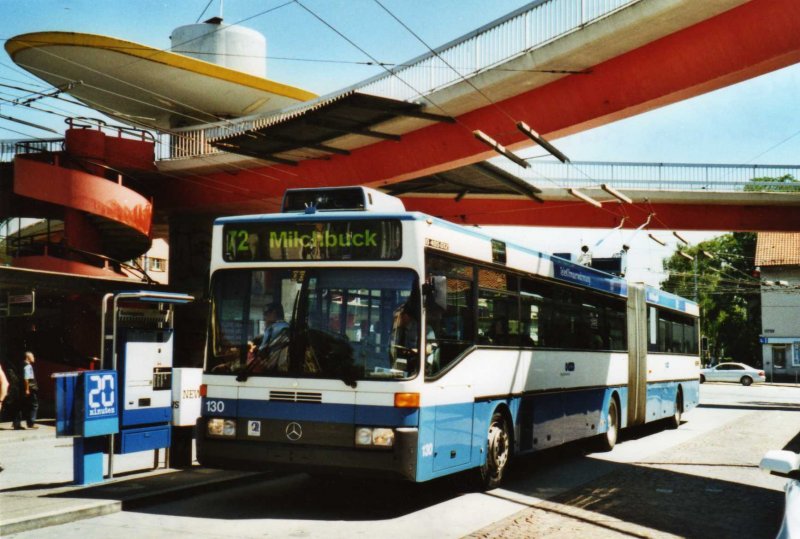 VBZ Zrich Nr. 130 Mercedes O 405GTZ Gelenktrolleybus am 17. Juni 2009 Zrich, Bucheggplatz