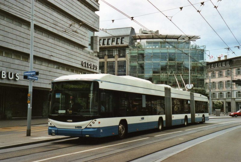 VBZ Zrich Nr. 74 Hess/Vossloh Doppelgelenktrolleybus am 12. Juli 2009 Zrich, Lwenplatz