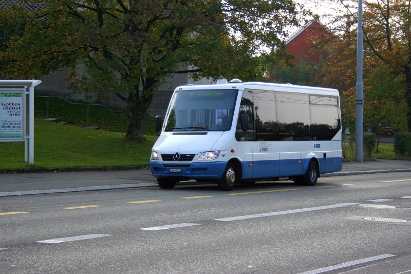 VBZ/TB Baumgartner, Ksnacht Nr 49 (ZH 525'649, MB Sprinter 616CDI) am 11.10.2007 bei der Carl-Spitteler-Strasse. 