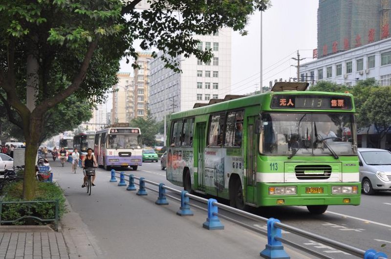 Verschiedene Busse am 18. Juli 2009 in Chengdu.