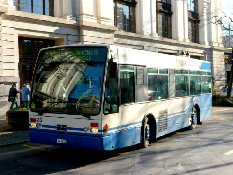 VMCV - VanHool Bus Nr.35  VD 1610 unterwegs in Montreux am 13.12.2008