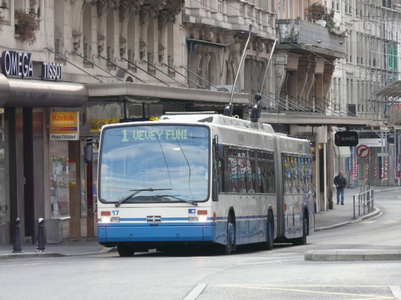 VMCV - VANHOOL Trolleybus Nr.17 unterwegs in Vevey am 05.04.2008