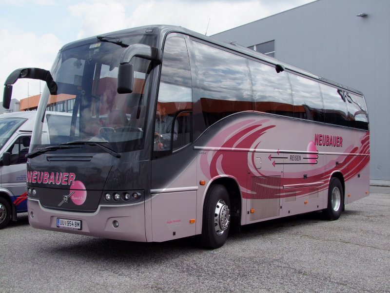 VOLVO 9700 mit Theaterbestuhlung der Fa.Neubauer hat Feuerwehrleute zum O-Landeswettbewerb2009 nach Ried i.I. gebracht; 090711