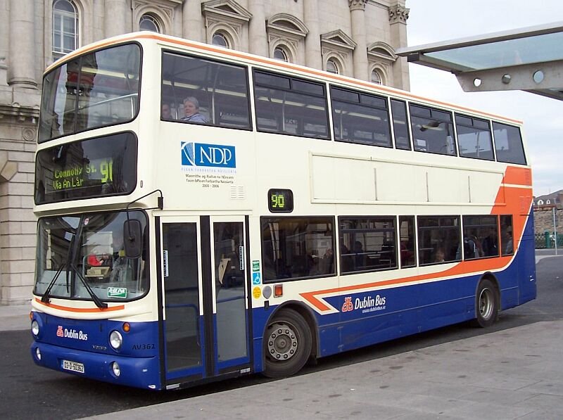 Volvo-Bus Linie 90 im Februar 2005 vor dem Bahnhof Dublin Heuston.