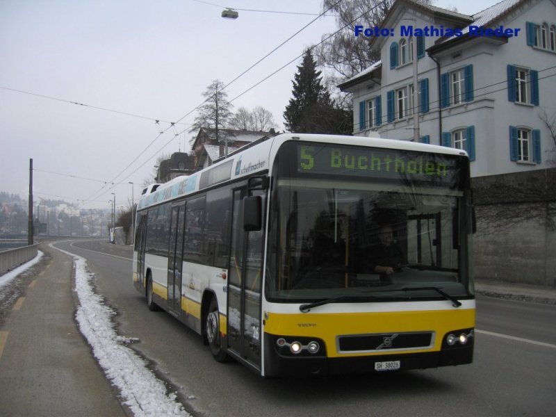 Volvo Niederflurbus der Verkehrsbetriebe Schaffhausen, oberhalb dem Gterbahnhof, am 10.Januar 09