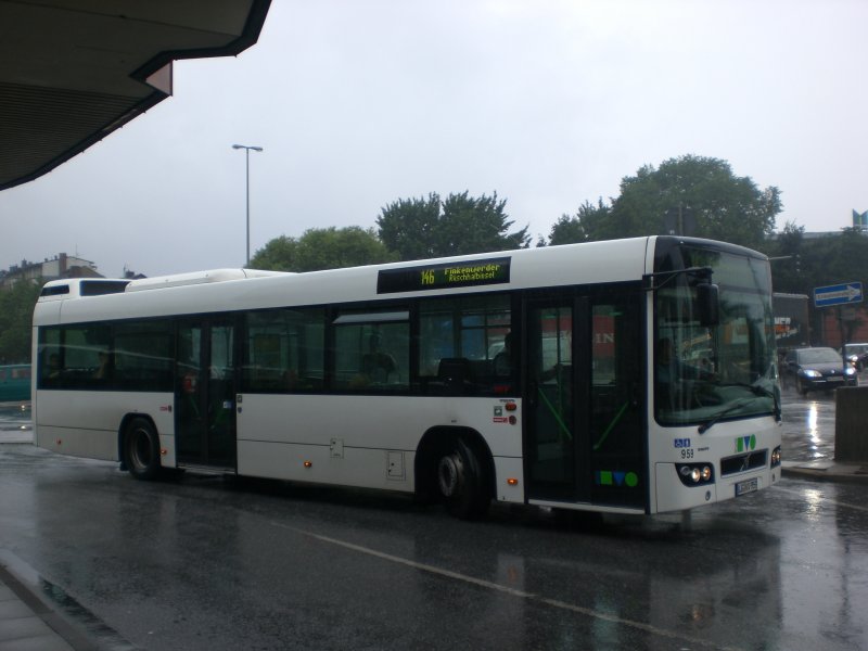 Volvo V7700 auf der Linie 146 nach Rschhalbinsel am S-Bahnhof Harburg.