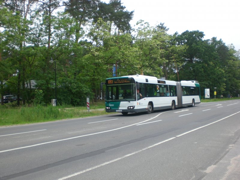 Volvo V7700 auf der Linie 693 nach Am Stern Johannes-Kepler-Platz nahe vom Bahnhof Rehbrcke.