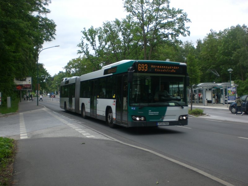 Volvo V7700 auf der Linie 693 nach Hermannswerder Ksselstrae am Bahnhof Rehbrcke.
