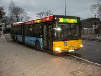 Bus 1557 der BVG in der Abendd�mmerung am Bahnhof Wannsee, Linie 316 zur Glienicker Br�cke (Potsdam), 2006