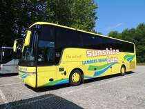 Van Hool T915  von Lambert-Reisen hat sich am Stiftsparkplatz zu Melk eingefunden; 130830