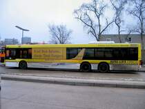 MAN-Niederflurbus mit Werbung, Aufnahme von 2006