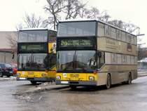 Doppelstockbusse der Linien 100 und 245 warten auf ijren n�chsten Einsatz, 2006