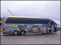 Neoplan Starliner von JobTours aus Deutschland im Stadthafen Sassnitz am 25.10.2012
