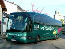 Mercedes; Sch�ler steigen in den Morgenstunden zu, Ried i.I.; 080428