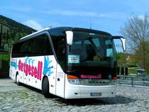 SETRA (Gutgesell) f�hrt an der Donau-Anliegerstelle Engelhartszell vor; 080428