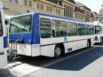 tl - Trolleyanh�nger Nr.907 bei der Haltestelle vor dem SBB Bahnhof in Lausanne am 05.04.2008
