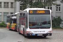 Hochbahn Wagen 1201 (MB Citaro Facelift) vor der Abfahrt als Linie 25 zum U-Bhf. Burgstrae
am 15.09.13 am Bf.Altona