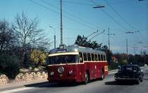 NESA Trolleybuslinie 27A (BUT/Smith,Mygind & Httemeier/English Electric Company-Trolleybus 32) Vangede, Ellegrdsvej am 1. Mai 1971.