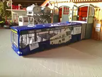 Dieser Mercedes-Benz Citaro, dessen Originalvorbild bei den Stadtwerken Kaiserslautern unterwegs ist, verl�sst die Abstellhalle.