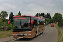 Linie 241 nach Bremgarten am 25.06.2013 als Setar 415 UL von Rast-Reisen, hier am Ortsrand Schllstadts.