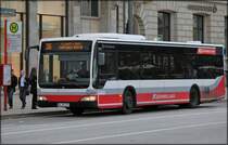  Mercedes Benz Schnellbus (6932) der Hamburger Hochbahn an der Haltestelle Jungfernstieg.  17.09.2013