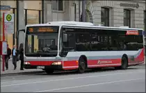  Mercedes Benz Schnellbus (6932) der Hamburger Hochbahn an der Haltestelle Jungfernstieg.  17.09.2013