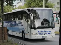 Mercedes Benz Tourismo der Busunternehmen Reese aus Harsefeld, aufgenommen am 19.09.2013 in den Strassen von Hamburg. 