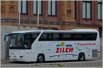 Mercedes Benz Tourismo steht am Straenrand abgestellt.  15.09.2013