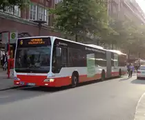 Hochbahn Wagen 7310 - Mercedes O 530 II G Bj.2013 am 13.09.13 auf Linie 6 Goldbekplatz an der
Haltestelle HBF/M�nckebergstra�e