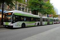 Hochbahn Wagen 8710 (Van Hool AGG 300) am 13.09.13 auf Linie 5 Nedderfeld in der Mnckebergstrae
