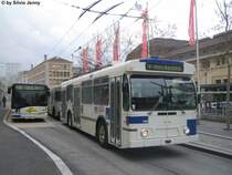 FBW 749 �berholt am 23.4.08 den M�trobus 535 beim Bhf. Lausanne