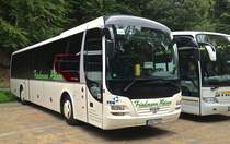 Dieser MAN Lion's Regio von Friedmann Reisen aus Schweighofen stand whrend eines Bundesligaspiels des 1.FCK auf einem Parkplatz und wartete auf seinen Einsatz.