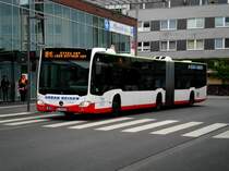  Mercedes-Benz O 530 III (Citaro 2. Generation) auf der Linie SB16 nach Hauptbahnhof Essen an der Haltestelle Bottrop/ZOB Berliner Platz.(5.10.2013)   