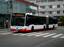  Mercedes-Benz O 530 III (Citaro 2. Generation) auf der Linie SB16 nach Hauptbahnhof Essen an der Haltestelle Bottrop/ZOB Berliner Platz.(5.10.2013)   