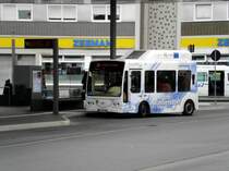 Ein Kleinbus (Unbekannt) auf der Linie 266 nach Bottrop-Batenbrock Tetraeder Plattform an der Haltestelle Bottrop/ZOB Berliner Platz.(5.10.2013) 