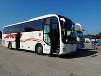 MAN Lion´s-Coach von juwan, erwartet mit offenen Tren seine Reisegruppe in Ried; 130828